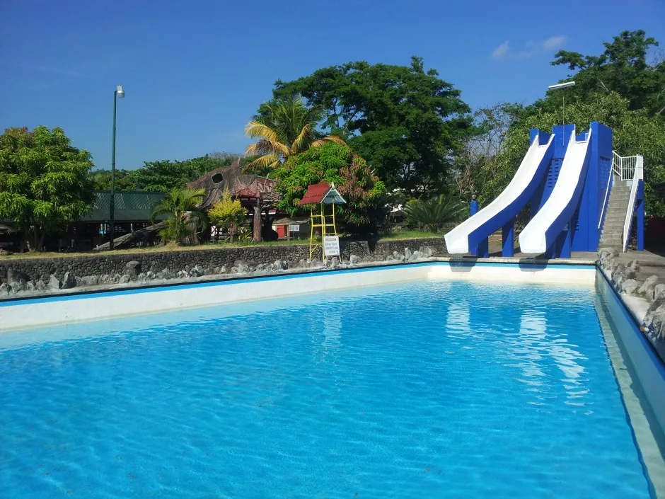 Family swimming pool area in the preserved La Vista Pansol archive