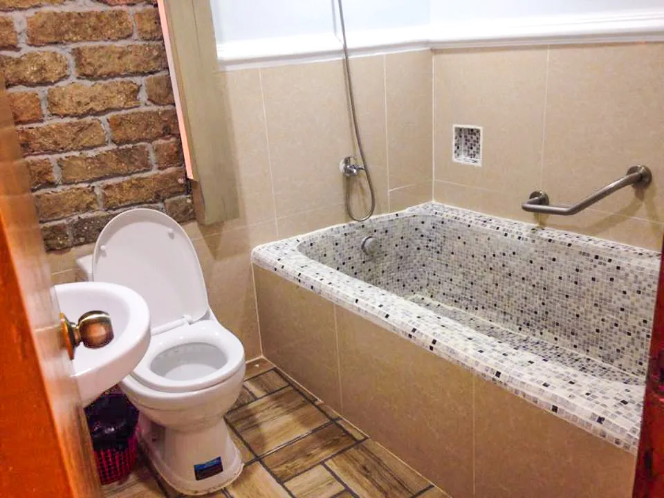 Sotano bathroom